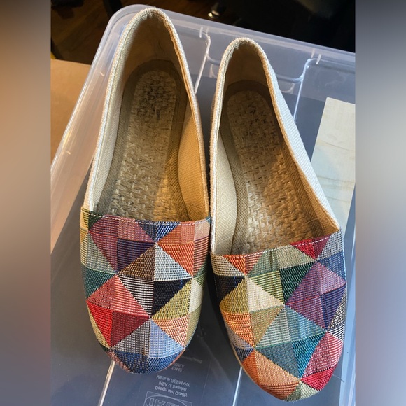 New unworn colorful fun espadrilles size 37 EuR or 6.5 US - Picture 3 of 3